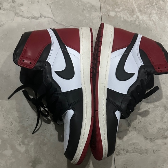 Jordan 1 retro high OG - Picture 1 of 4